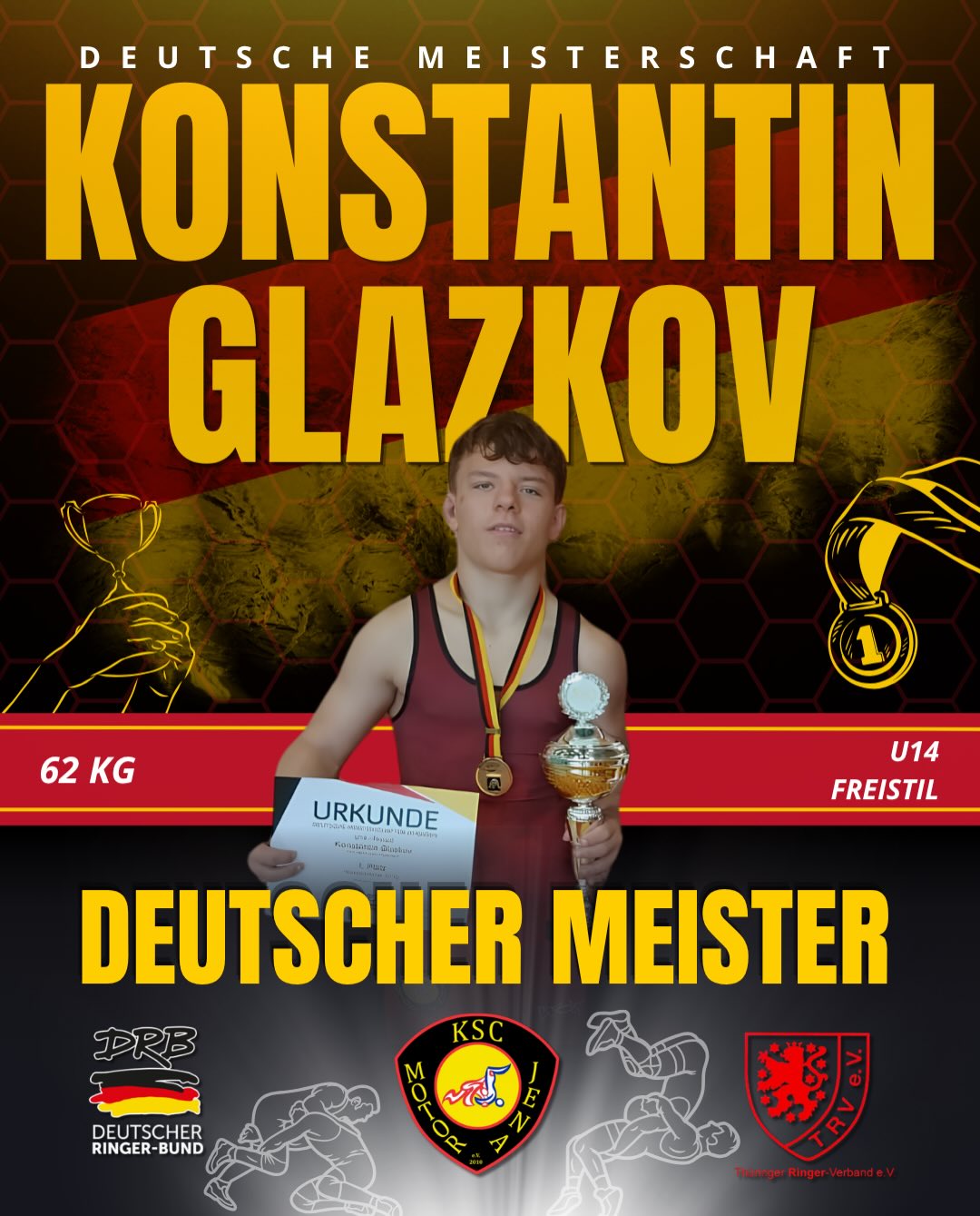 Konstantin Glazkov mit Goldmedaille, Pokal und Siegerurkunde nach der Deutschen Meisterschaft U14